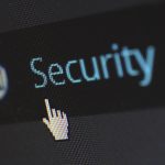 Ekran komputera i motyw wyszukiwania informacji